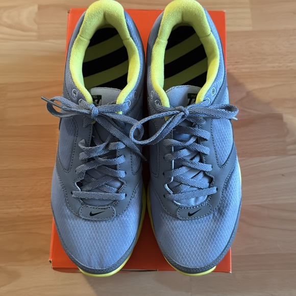 Nike - Picture 2 of 4